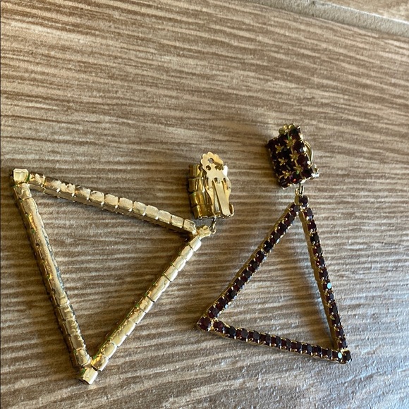 Elegant Gold and Purple Triangle clip on Earrings - Picture 3 of 4